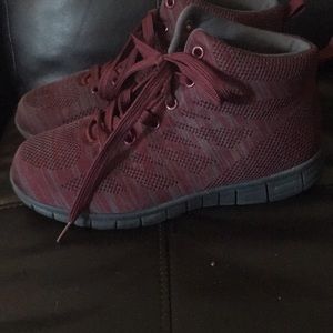 🌟Burgundy and grey high top sneakers🌟